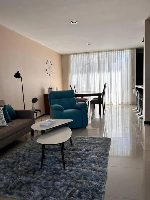 Prázdninový dům Casa Bon Ubicada En Nueva Galicia Residencial, Es Una Propiedad Completa Al Sur De La Ciudad Que Te Ofrece Modernidad, Espacio, Tranquilidad, Cuenta Con 4 Recamaras 3 Banos Completos Y 2 Cajones De Estacionamiento Privados Guadalajara Mexiko