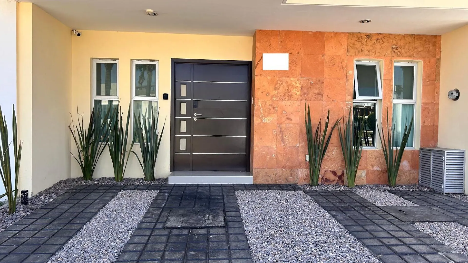 Prázdninový dům Casa Bon Ubicada En Nueva Galicia Residencial, Es Una Propiedad Completa Al Sur De La Ciudad Que Te Ofrece Modernidad, Espacio, Tranquilidad, Cuenta Con 4 Recamaras 3 Banos Completos Y 2 Cajones De Estacionamiento Privados Guadalajara